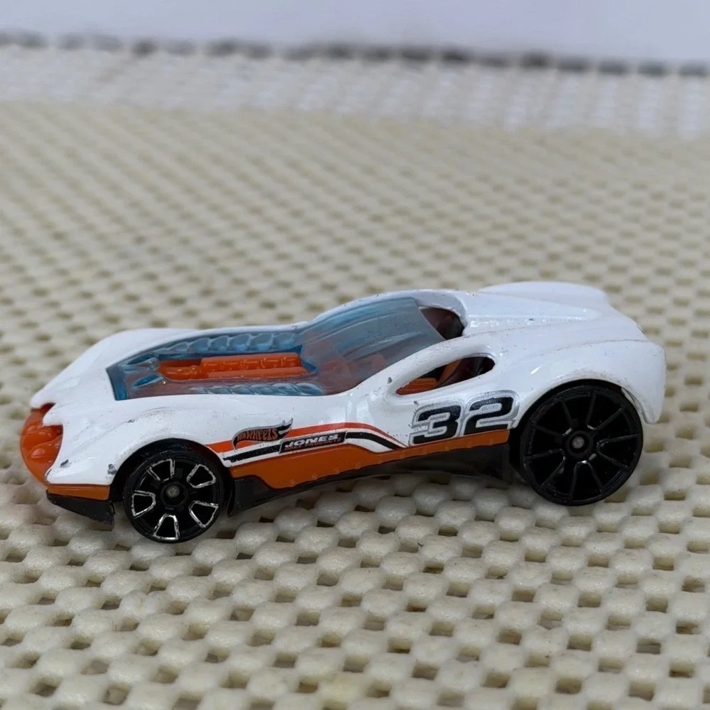 Hot Wheels‎ Ground FX White Orange 32 Racing Diecast Car 2003 Malaysia EUC